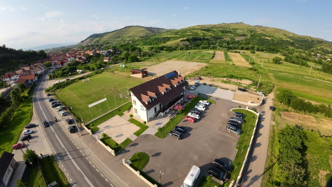 Martini Restaurant & Cazare Sebesel Exterior foto